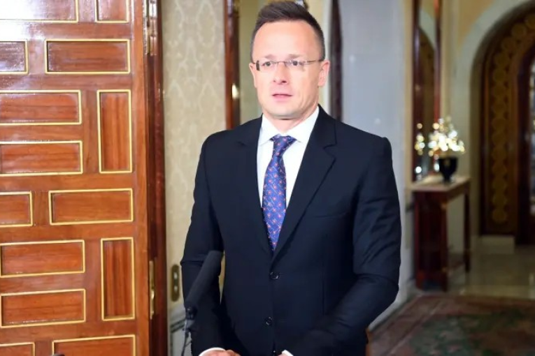 وزير خارجية المجر للاتحاد الأوروبي: لا تتدخّلوا في سياسة تونس الداخلية