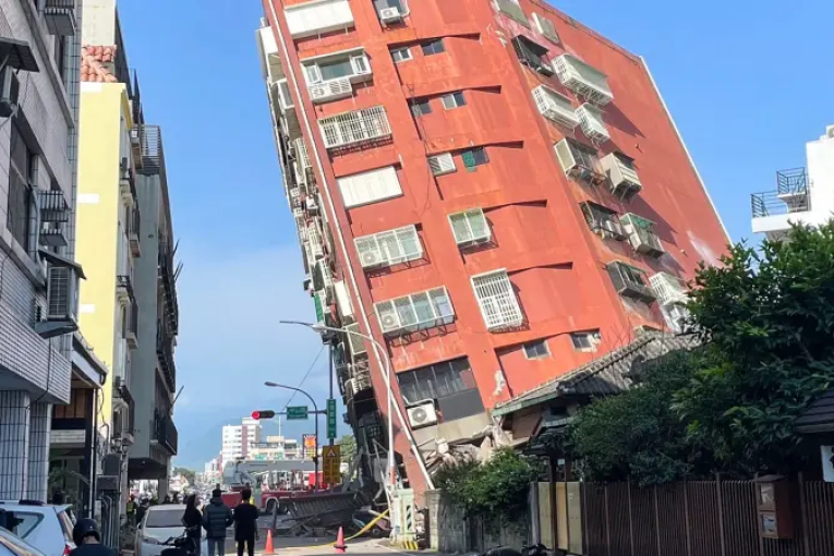 هو الأعنف منذ 25 سنة.. زلزال قويّ يضرب تايوان وتحذير من تسونامي