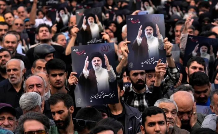 تجمع الآلاف مع انطلاق مراسم تشييع جثامين الرئيس الإيراني ومرافقيه