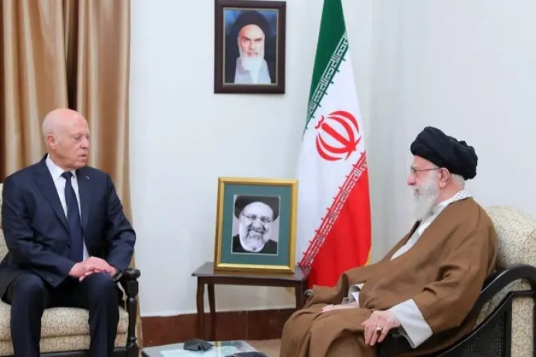 قيس سعيّد يعزي خامنئي في وفاة الرئيس الإيراني ابراهيم رئيسي