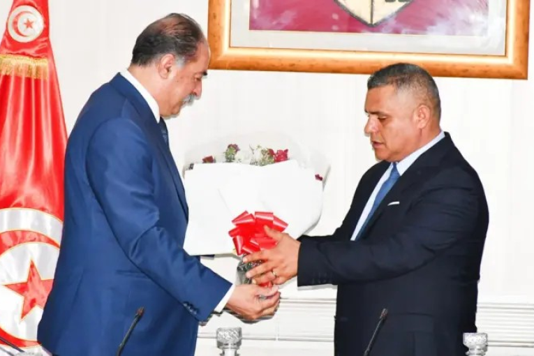 وزير الداخلية يكرّم كمال الفقي