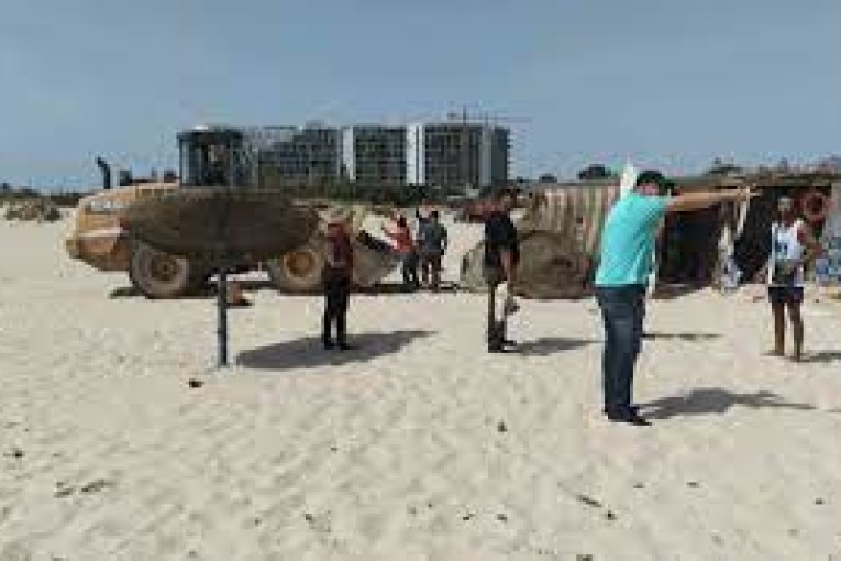 بنزرت: الشروع في أشغال التنظيف الآلي لشاطئ راس أنجلة