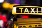 سيارة أجرة غير قانونية تقوم بـ”براكاجات” للمواطنين