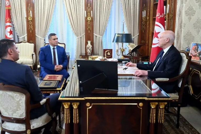 سعيّد: تكدّس الفضلات منذ أسابيع بعدد من الجهات غير بريء