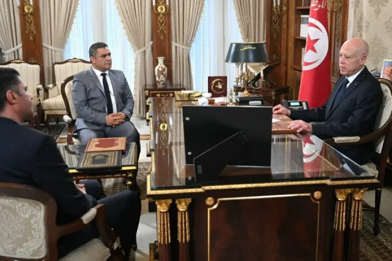 الوضع الأمني وتأمين الموسم السياحي في لقاء رئيس الدولة ووزير الداخلية