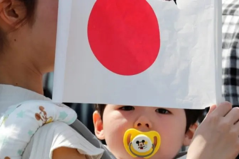 اليابان.. الحكومة تطلق تطبيق مواعدة خاص لرفع معدل المواليد