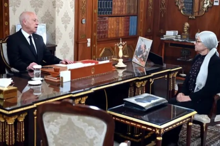 رئيس الجمهورية يطالب بالقطع نهائيا مع النظام الحالي للتعامل بالشيكات