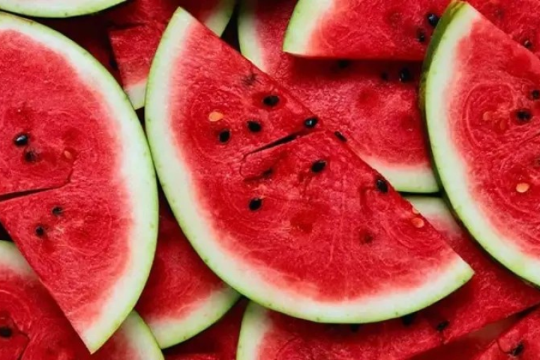 هيئة السلامة الطبية تنفي تسجيل تسمّمات جماعية بسبب ”الدلاع”