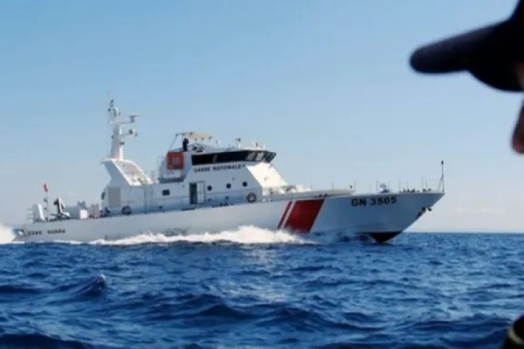 من بينهم امرأة حامل ورضيع.. انقاذ 47 تونسيا كانوا على متن قارب ‘حرقة’