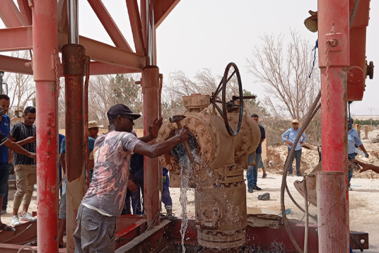 قبلي: تواصل التدخلات لصيانة نقاط المياه بالمراعي الصحراوية