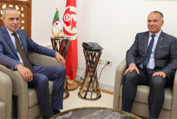 وزير الشؤون الاجتماعية يلتقي سفير الجزائر بتونس