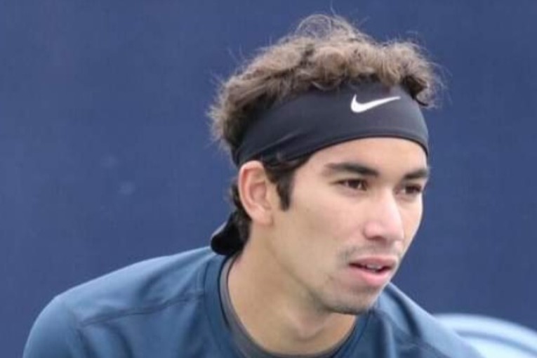 معز الشرقي يتأهل للدور التمهيدي الثاني لبطولة أميرسفورت