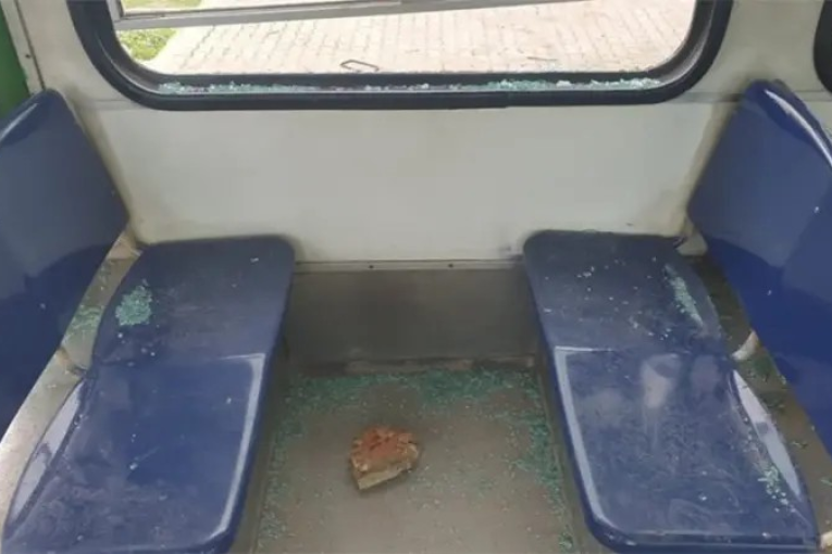 نقل تونس: خسائر يومية بـ 1500 دينار بسبب تهشيم البلور فقط