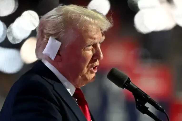 طبيب رئاسي سابق: الرصاصة مرّت على بعد ربع بوصة من رأس ترامب