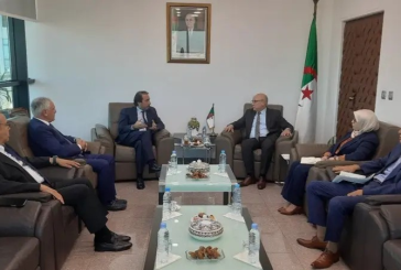 وزير التجارة الجزائري يستقبل رؤساء منظمات الأعراف بتونس وليبيا