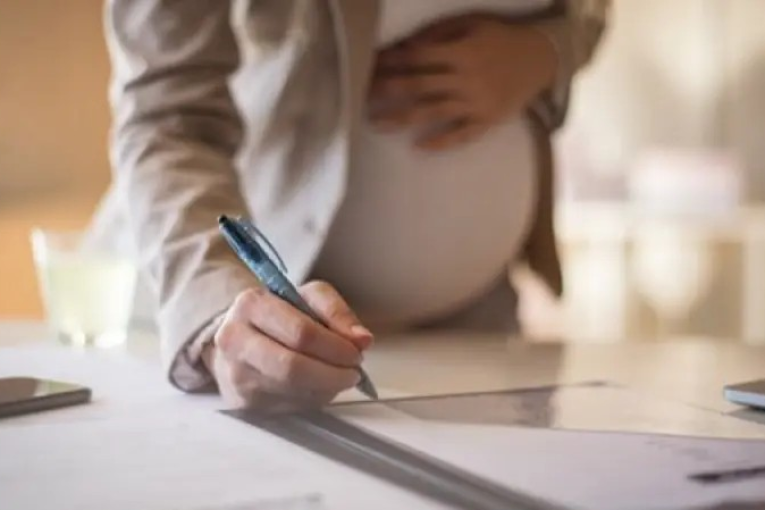 مشروع قانون عطل الأمومة والأبوة يشمل مختلف القطاعات.. وهذه تفاصيله