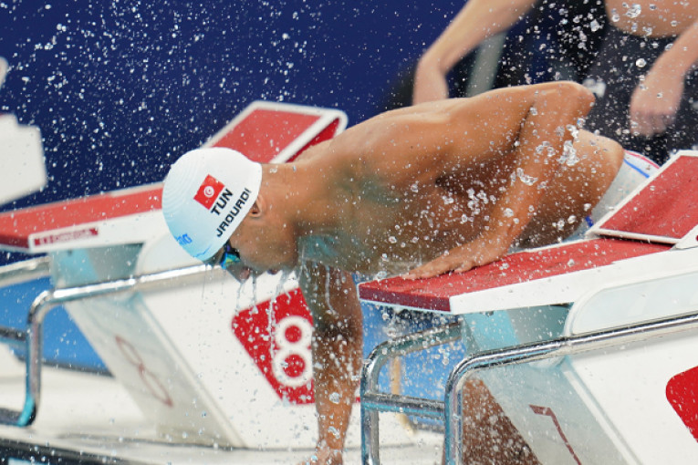 السباح أحمد الجوادي يتأهل إلى نهائي سباق 1500م سباحة حرة بعد حصوله على المركز الأول في مجموعته