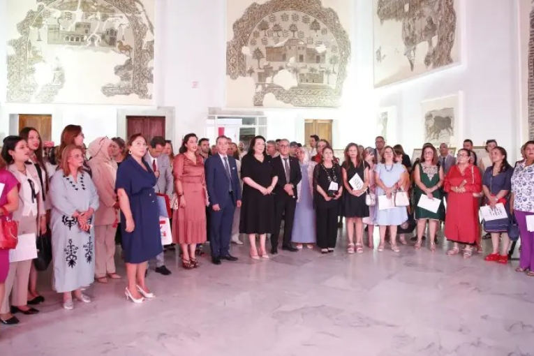 احتفاءً بالمرأة التونسية: إصدار 23 طابعًا بريديًا جديدًا لرائدات تونس