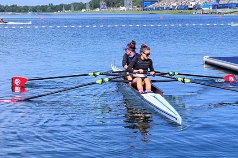 التجديف زوجي وزن خفيف: التونسيتان الكريمي والذوادي في المركز 11