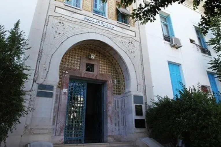 وزارة التربية تدعو أساتذة ومعلمين نواب لاختيار قاعدة البيانات