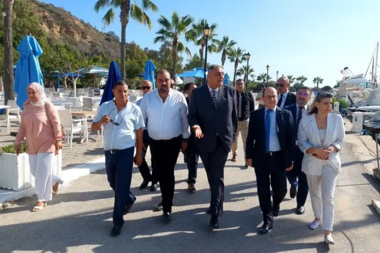 وزير السياحة يدعو للتسريع في أشغال صيانة الميناء الترفيهي بسيدي بوسعيد