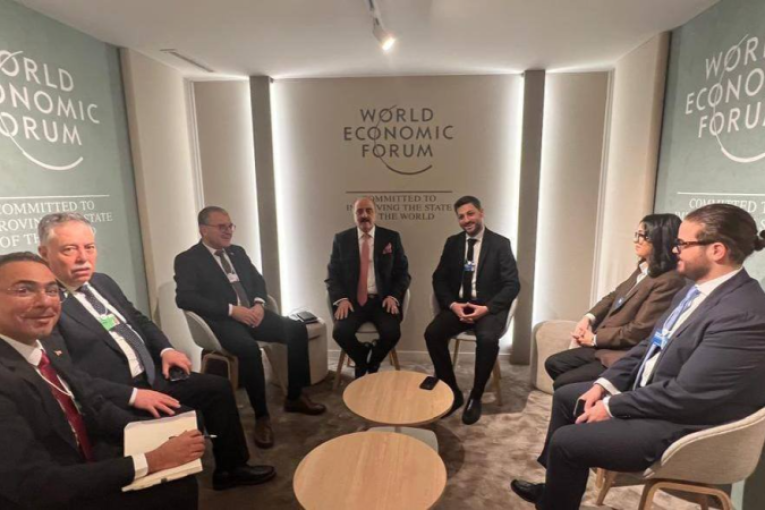 وزير الاقتصاد خلال سلسلة لقاءات على هامش منتدى دافوس: هذه أولوياتنا