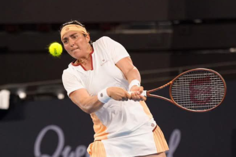 بطولة أبو ظبي المفتوحة للتنس (الدور 1/16): أنس جابر تفوز على أوستابنكو وتتأهل إلى الدور القادم