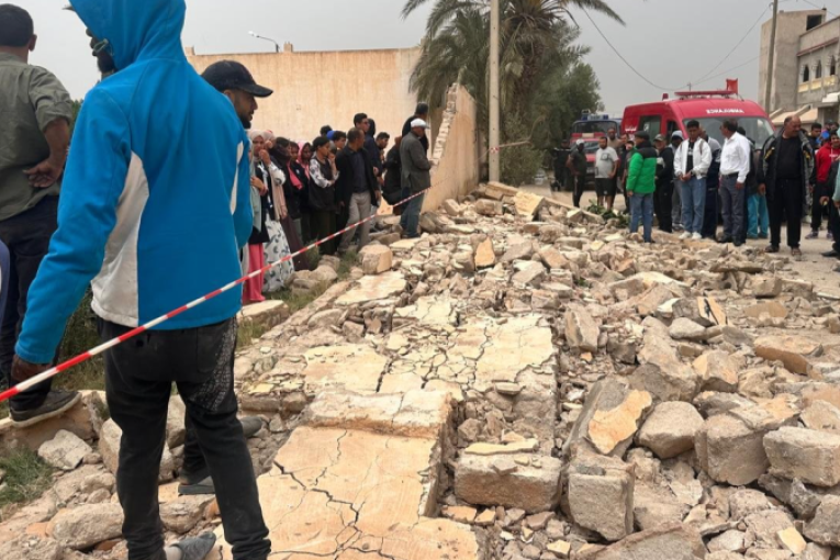 وفاة ثلاثة تلاميذ إثر سقوط جزء من جدار بالمعهد الثانوي بالمزونة