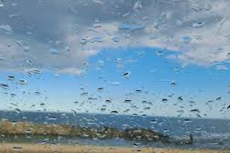 خلايا رعدية وأمطار متفرقة هذا المساء