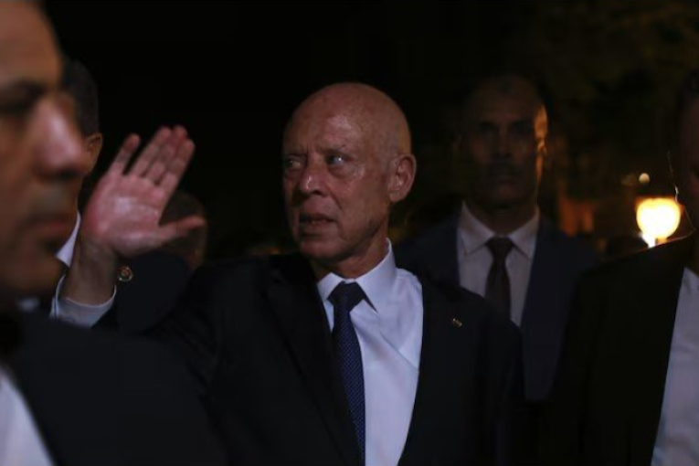 رئيس الجمهورية في زيارة فجئية إلى حلق الوادي