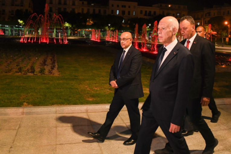 رئيس الجمهورية يزور ساحتي برشلونة والمنجي بالي