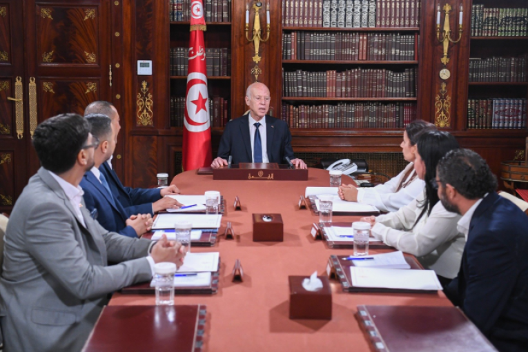 رئيس الجمهورية يجتمع بعدد من أصحاب حاملي شهادة الدكتوراه