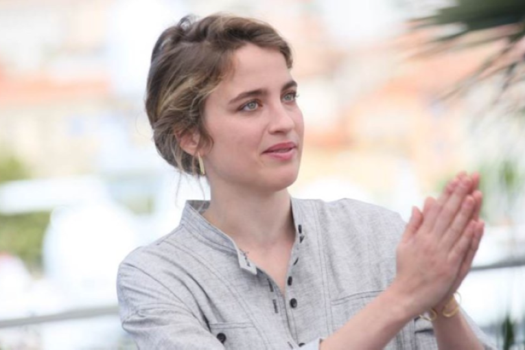 الممثلة الفرنسية أديل إينيل في تونس للمشاركة في أسطول ‘الصمود العالمي’