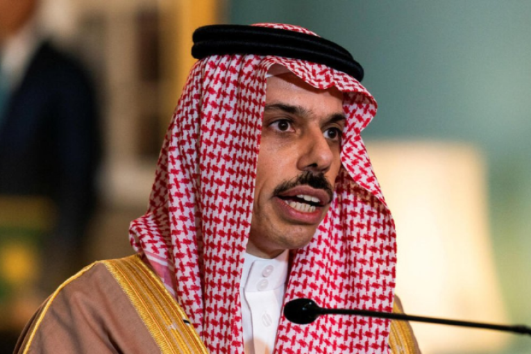 وزير الخارجية السعودي يؤدي زيارة عمل إلى تونس