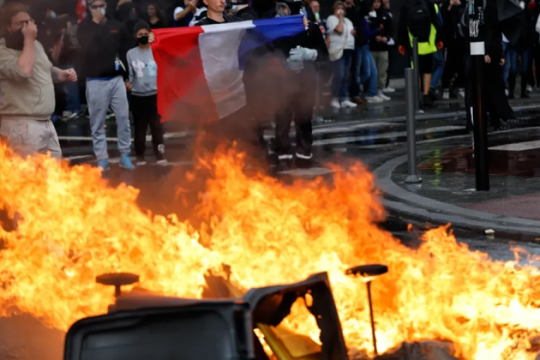 بسبب أزمة اقتصادية خانقة: فرنسا تواجه موجة غضب شعبي
