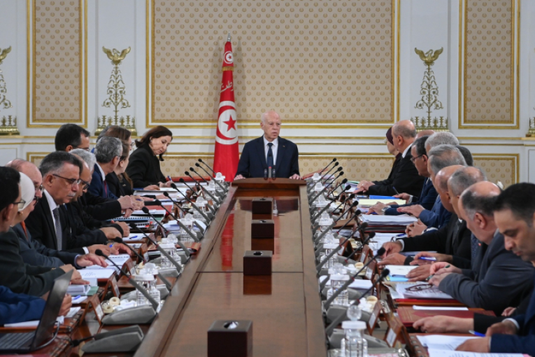 رئيس الجمهورية: من الضروري إعادة النظر في المسؤولين لتحقيق مطالب الشعب