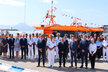 وزير الدفاع الوطني يشرف على موكب دخول طوّافتين حيّز الخدمة