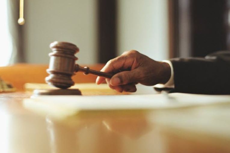 الاحتفاظ برجُل الأعمال من أجل شبهات تتعلّق بجرائم مالية