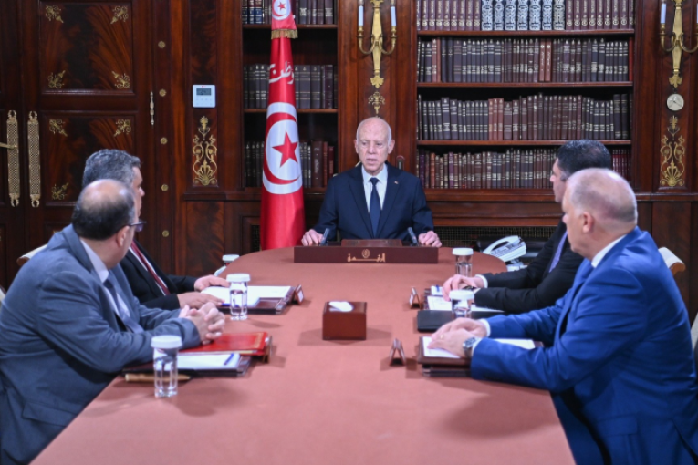 رئيس الجمهورية يؤكد ضرورة تفكيك شبكات المضاربة والاحتكار