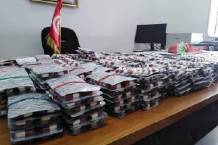 حجز 12 مليون قرص مخدر..الاحتفاظ بوكيل شركة وموظف ديواني وشخص ثالث