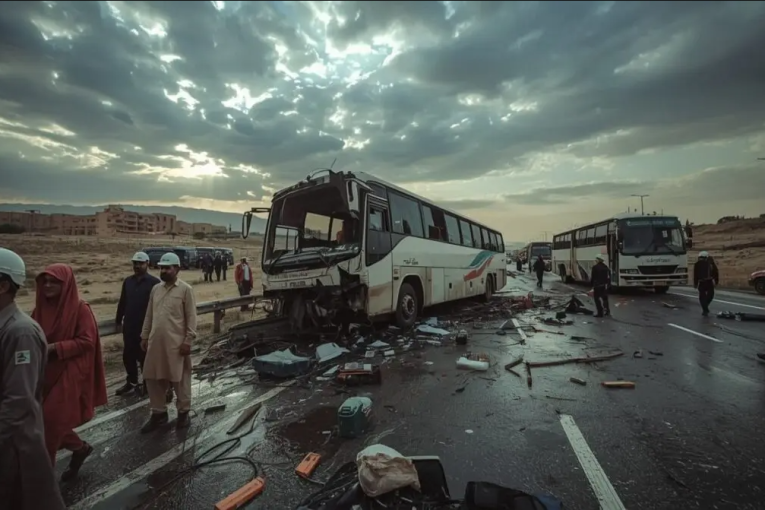 المدينة المنورة: مقتل عشرات المعتمرين في اصطدام حافلة بصهريج نفط