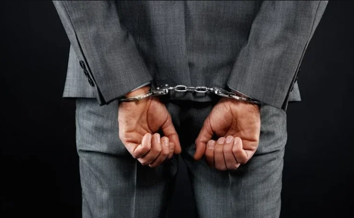 الاحتفاظ بمدير عام ونقابي بشركة بترولية