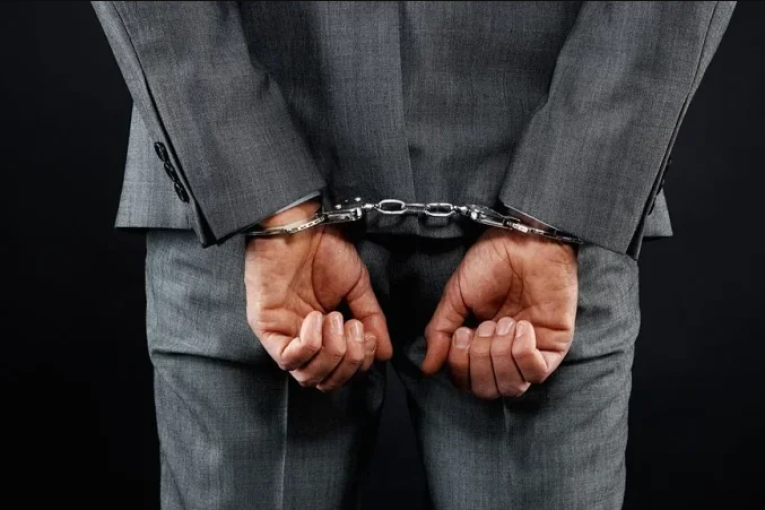 الاحتفاظ بمدير عام ونقابي بشركة بترولية