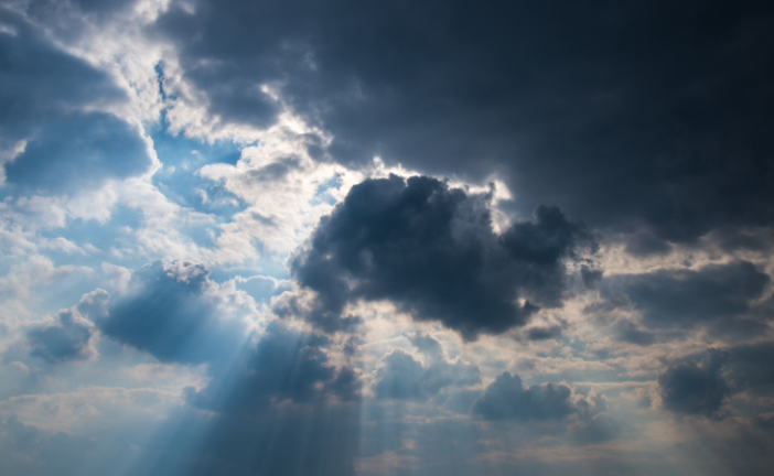 سحب كثيفة وأمطار غزيرة هذا اليوم