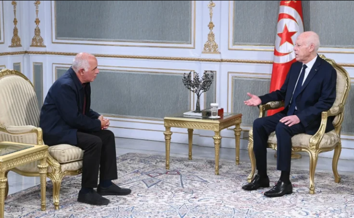 رئيس الجمهورية يُكلّف علي بن حمّود بتشكيل فريق عمل لإيجاد حلول في قابس