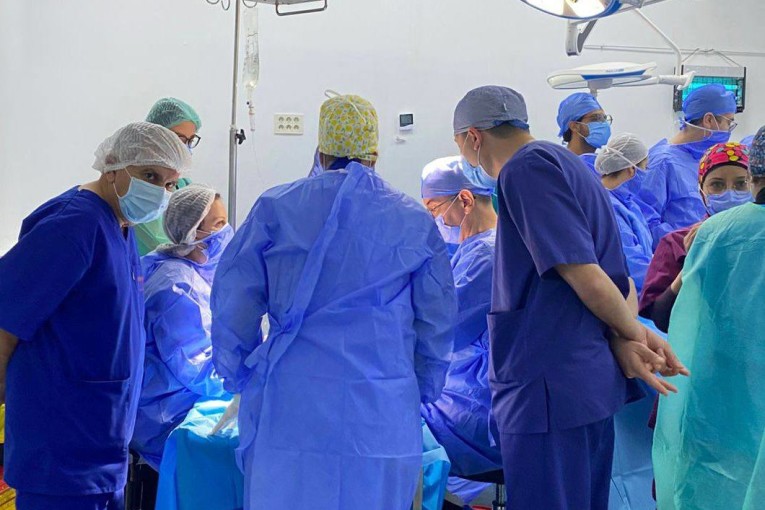 نجاح أوّل عملية استئصال وزرع كلية بالمنظار في مستشفى الحبيب بورقيبة