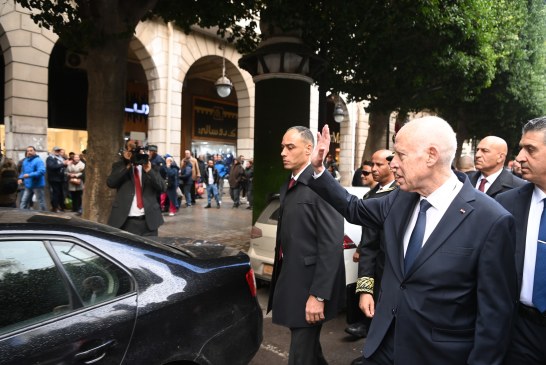 قيس سعيّد في شارع الحبيب بورقيبة فجر يوم الاحتفال بعيد الثورة