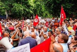وقفة احتجاجية لأسلاك التربية أمام مقر وزارة التربية