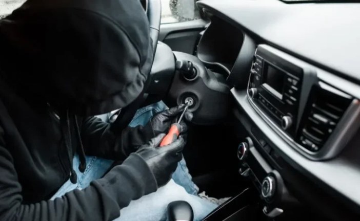 الزهروني: القبض على مشتبه به في ارتكاب سلسلة سرقات تستهدف السيارات