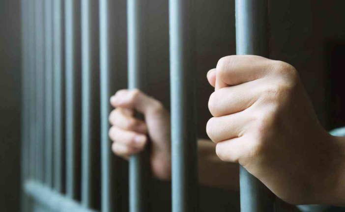 18 سنة سجنا لمُهرّبة كوكايين وأقراص مخدرة